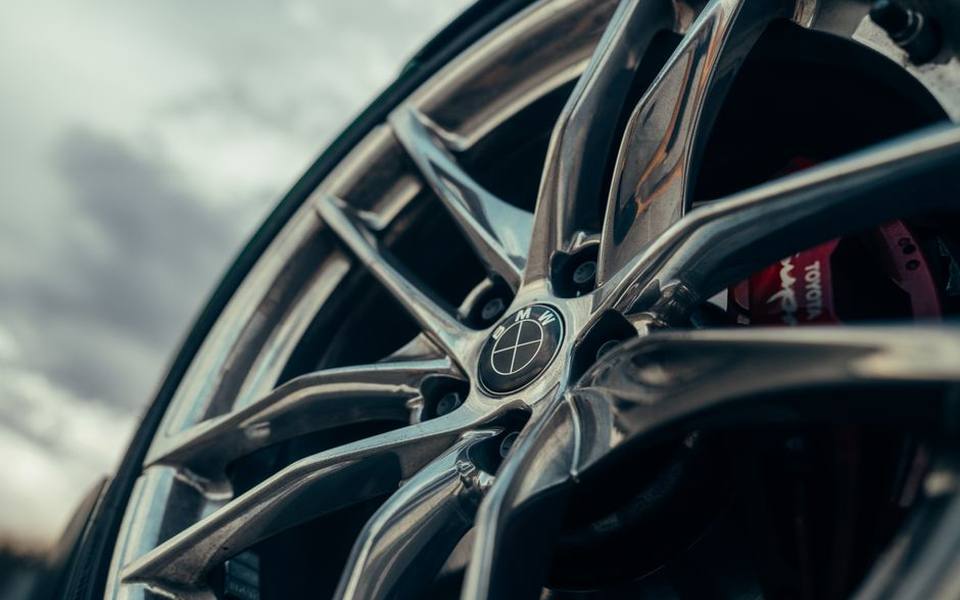 Buying Complete Wheel Sets Versus Loose Rubber